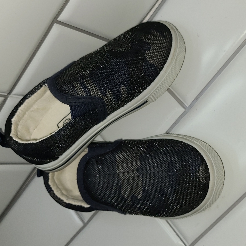 Swiggles slip on camo sneakers size 5 little boys